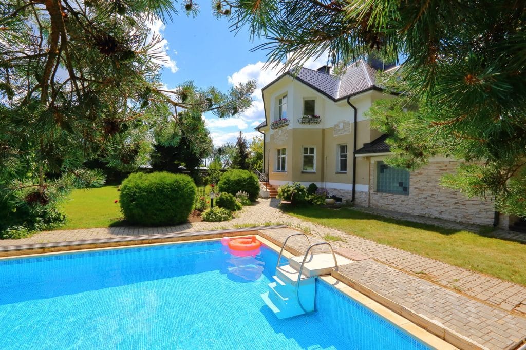 Family Pool Design: 6 Important Factors to Consider for Your Ideal Pool