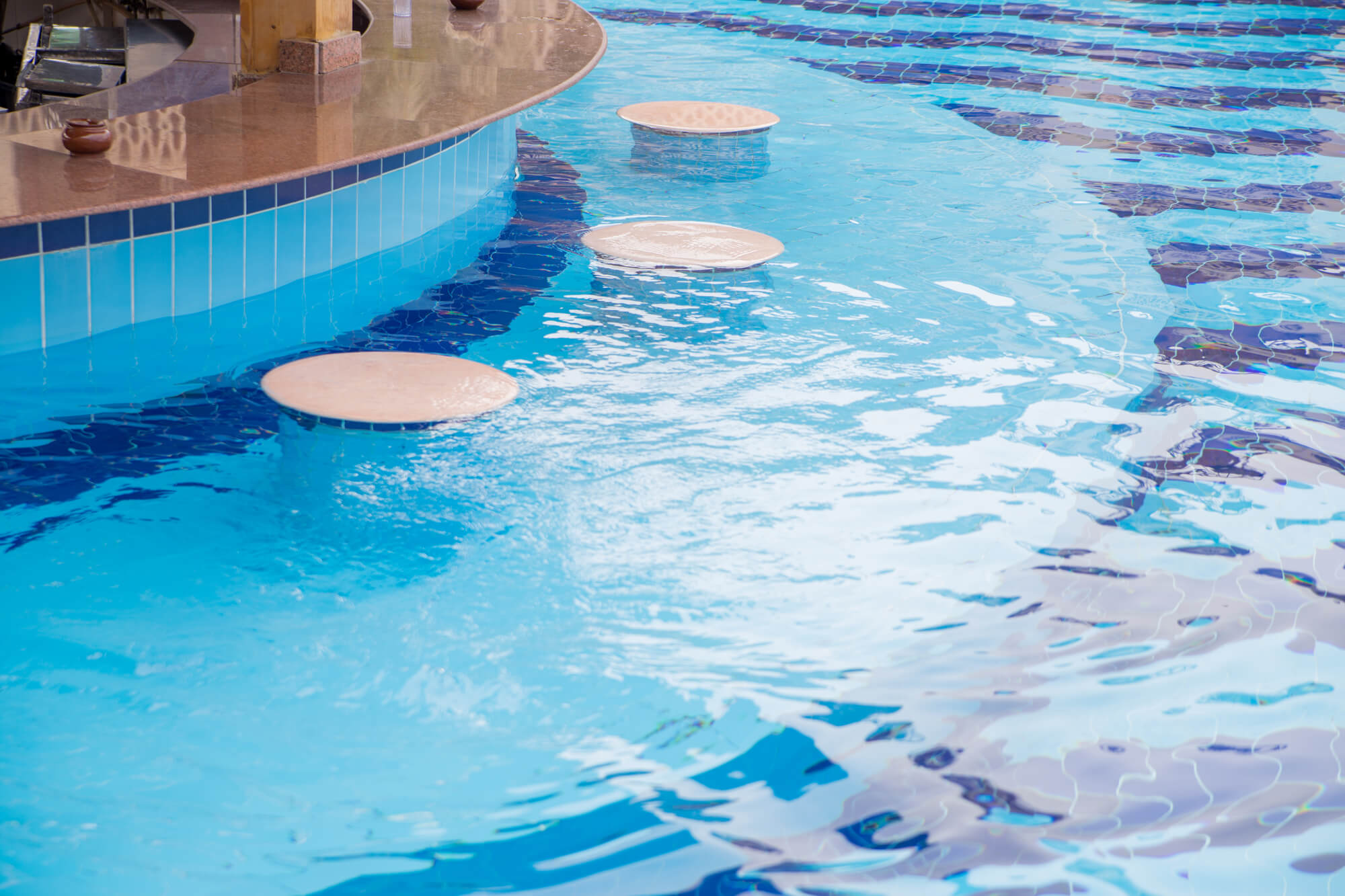 Pool with swim-up bar seating