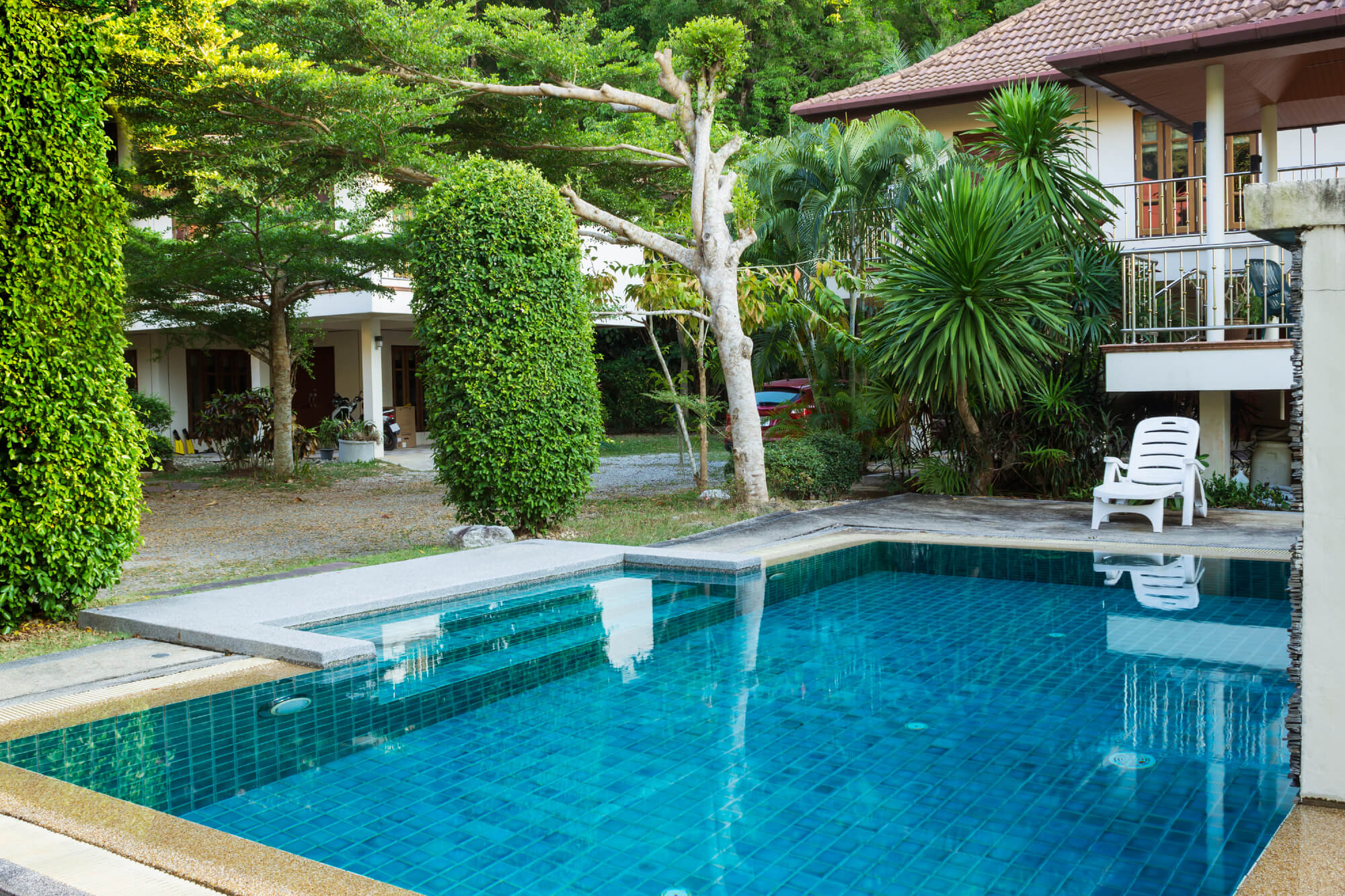 Clean-lined square pool designed by Big Easy Pool Designs