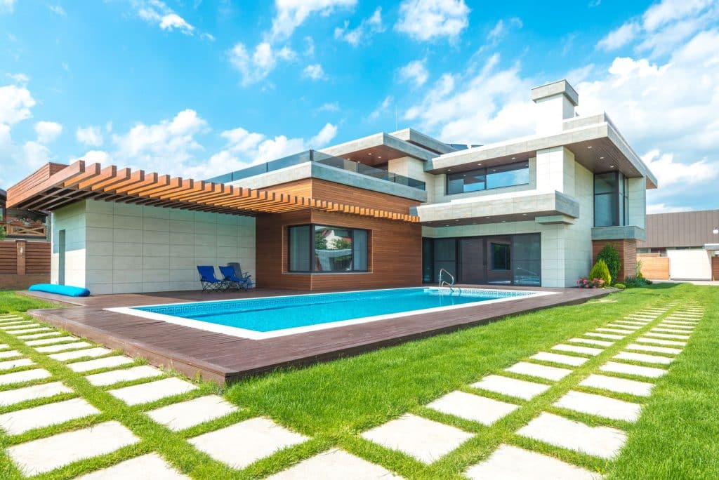 Gunite, Fiberglass or Vinyl Liner: Choosing a Pool Type in Louisiana